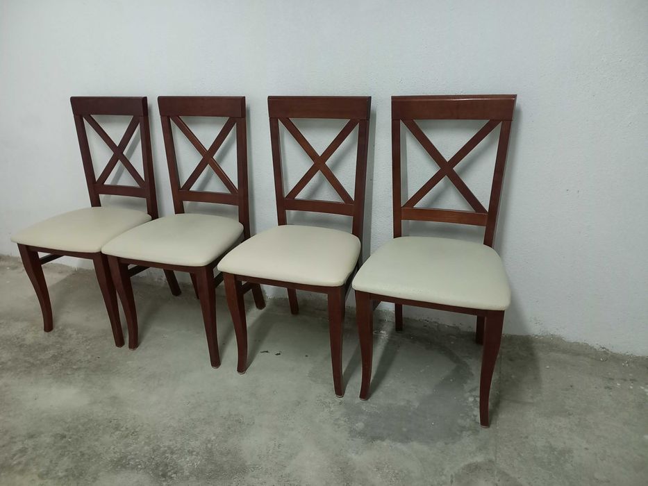 Mesa madeira extensível e 4 cadeiras