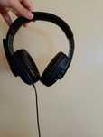 Headset com fio.