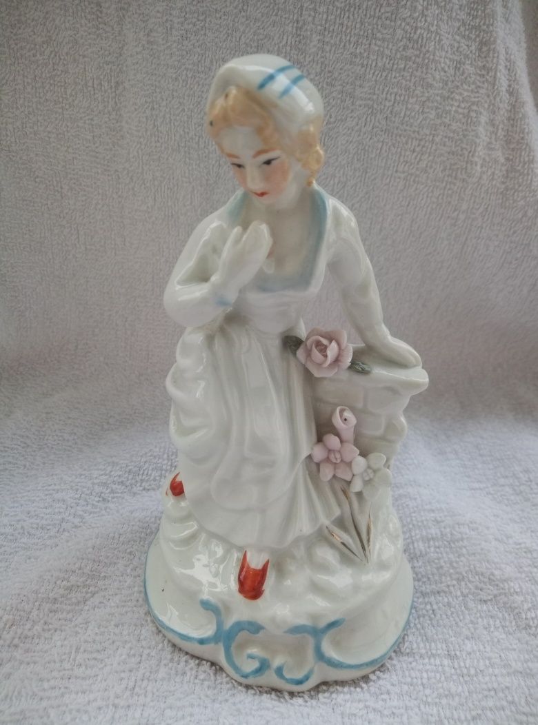 Porcelanowa figurka kobieta