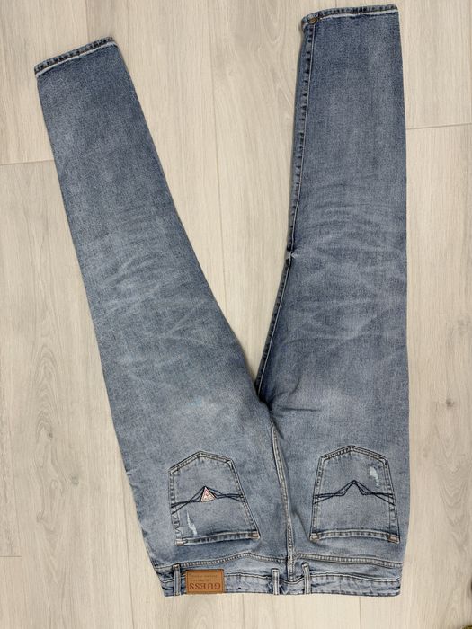 Продам джинсы Guess