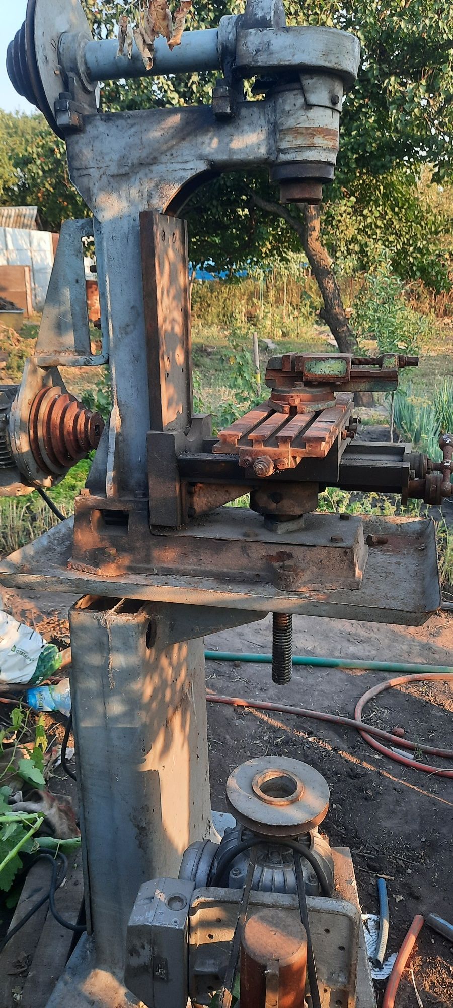 Продам станок вертикальний  фрезерний