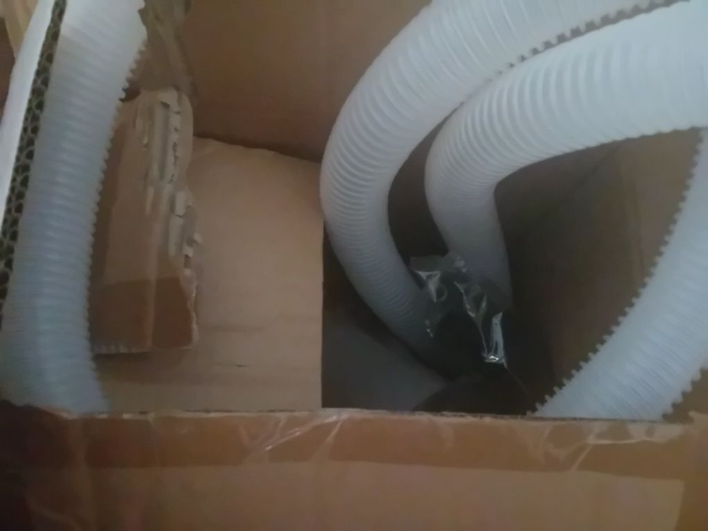 Vende se piscina nova.