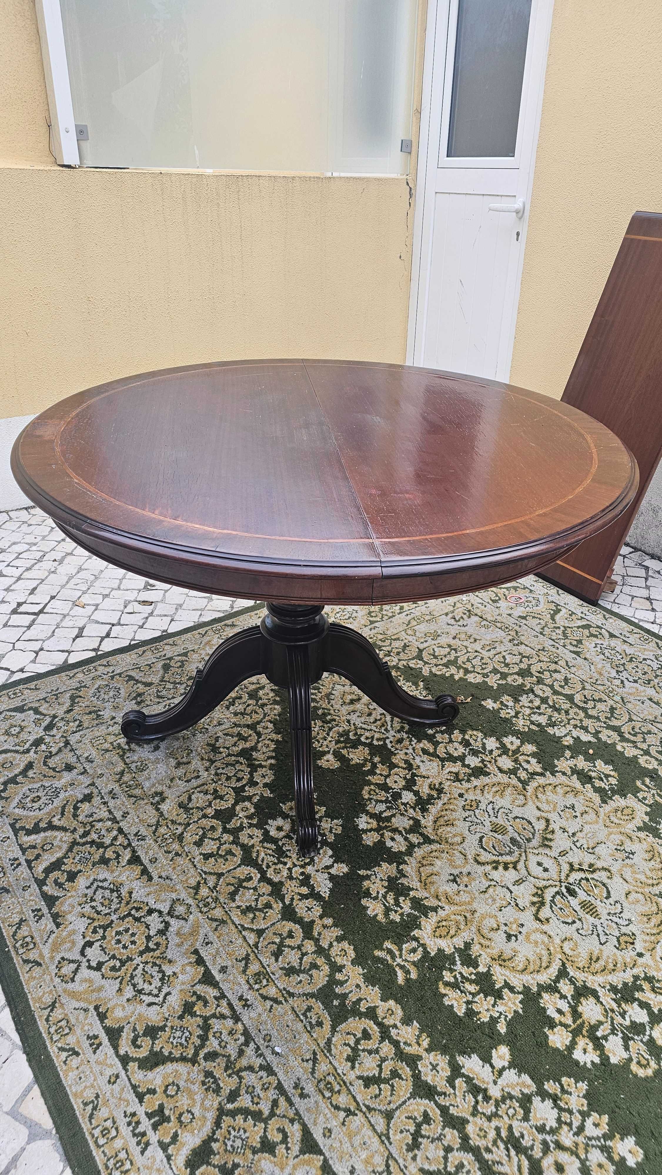 Mesa de madeira em muito bom estado