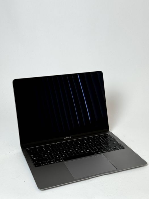MacBook Air 13' i5 8/256 Space 2019
