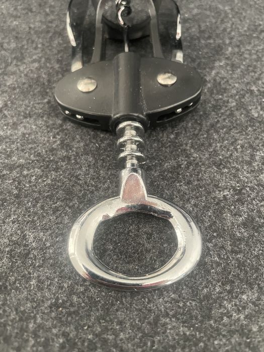 Trybuszon korkociąg otwieracz do wina czarny srebrny nowy