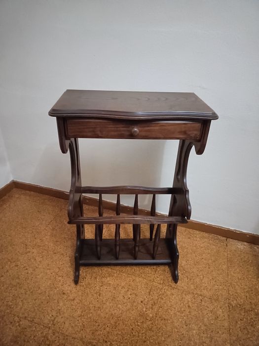 Móvel apoio em madeira