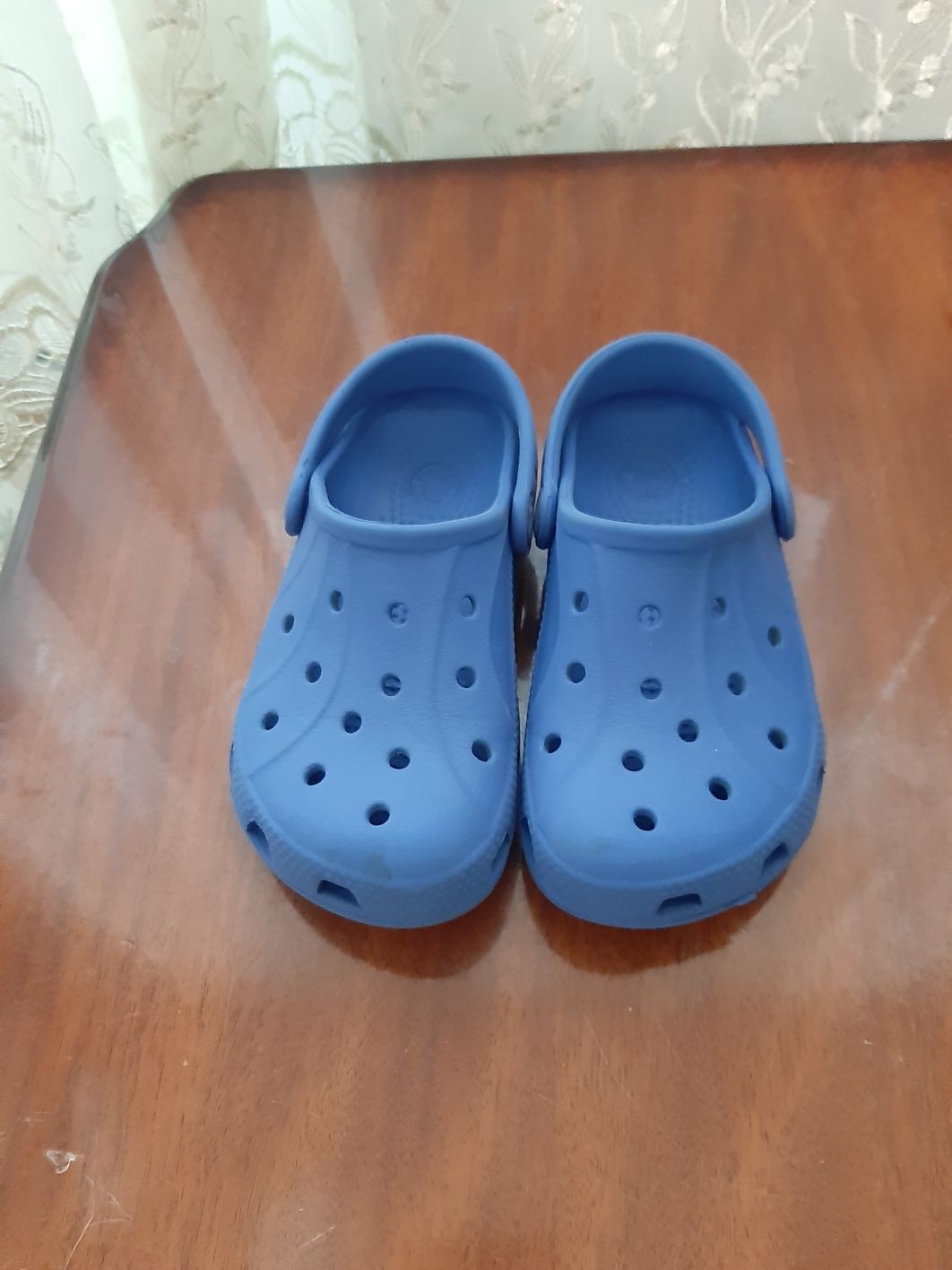 Фирменные Crocs для мальчика