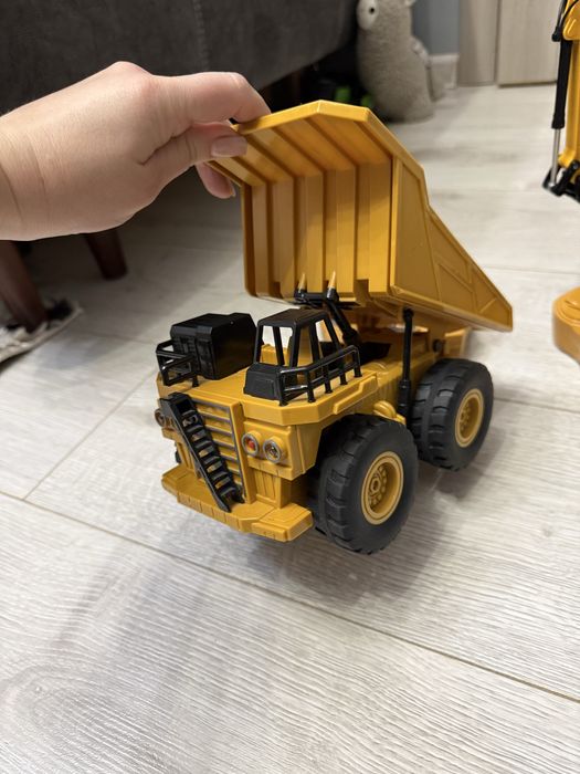 Набір з 5-ти машинок на пульті