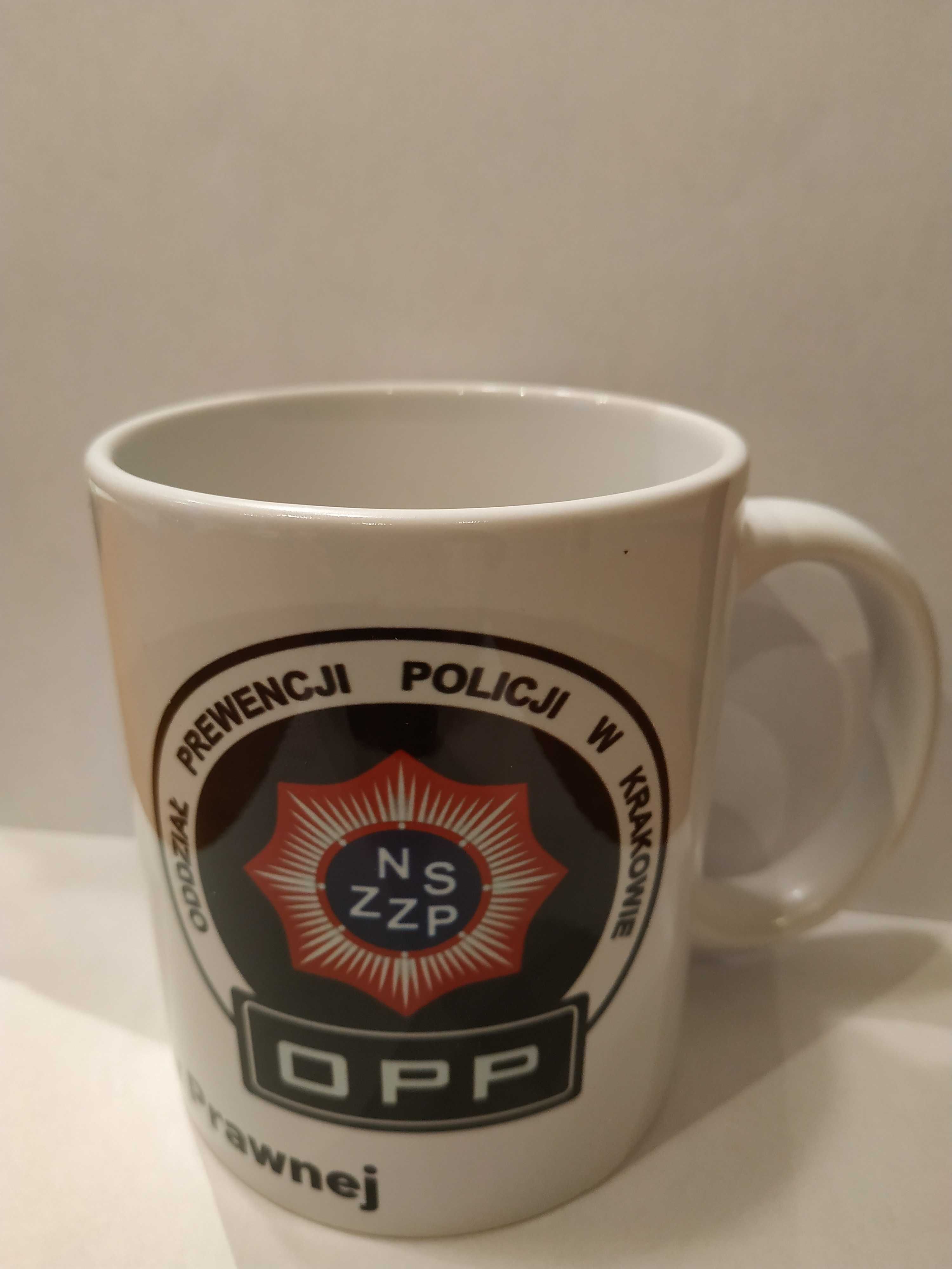 Kubek z logo OPP Kraków policja
