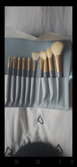 Nowy komplet  pędzli do makijażu
