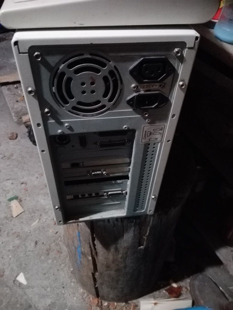 Zestaw koputer stacjonarny plus monitor LCD cały zestaw