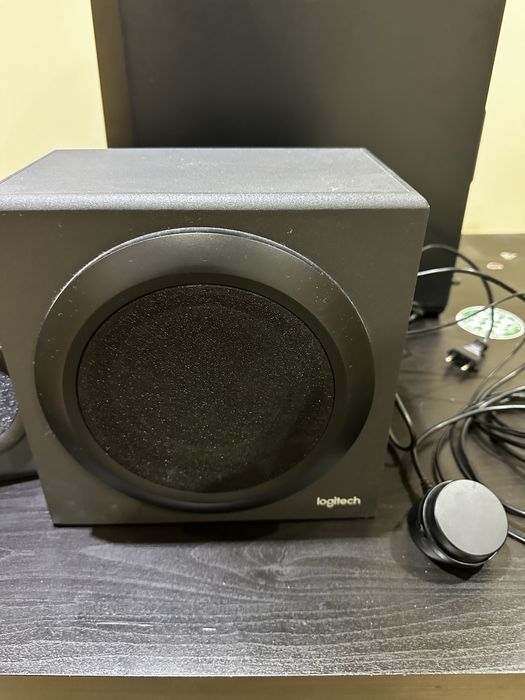 Logitech Z333 Colunas + Subwoofer