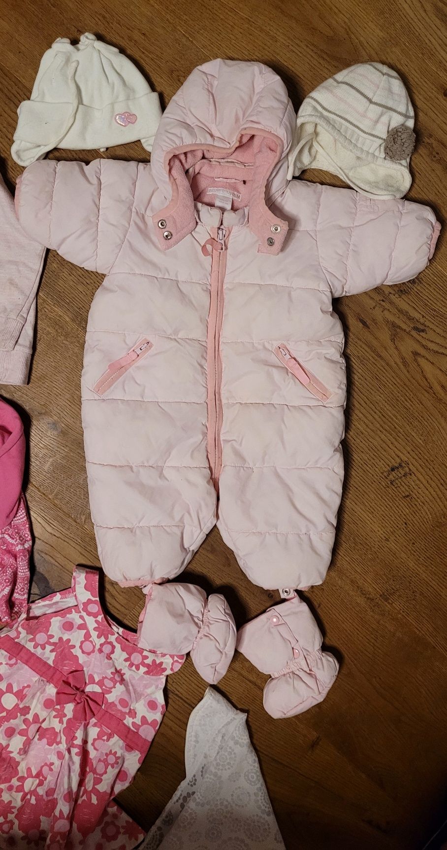 Kombinezon H&M dla dziewczynki 62 + gratis ubranka śpiworek