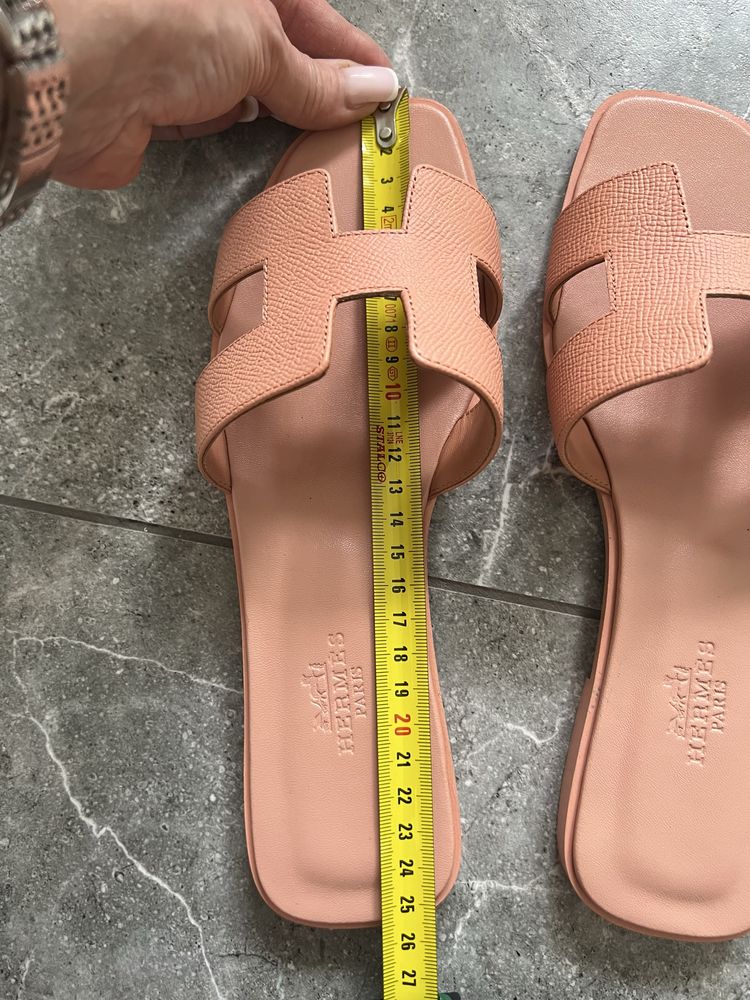 Klapki w stylu Hermes Oran