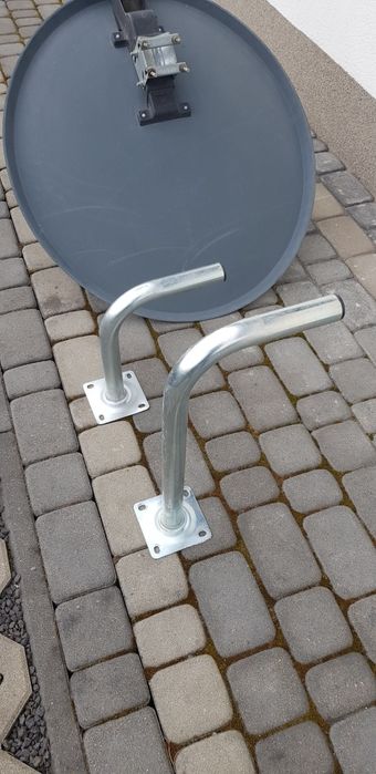 Antena satelitarna z uchwytem.