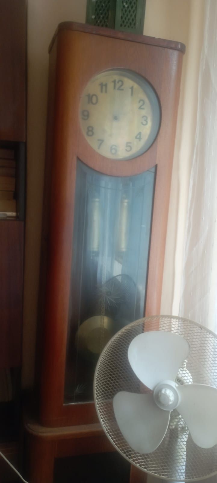Sprzedam zegar stojący z kukułką.