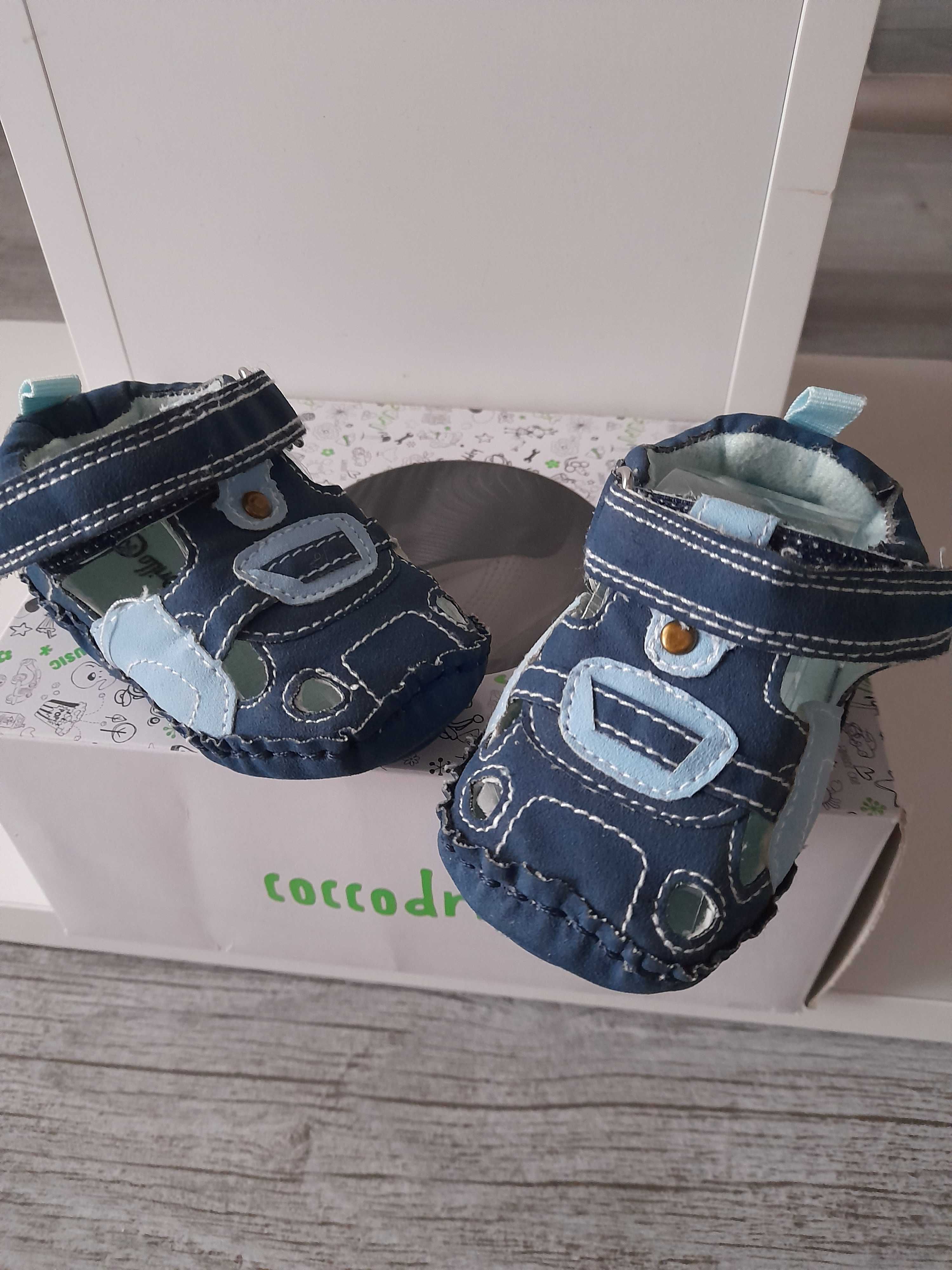 Coccodrillo - śliczne buciki niemowlęce autka r. 3-6m