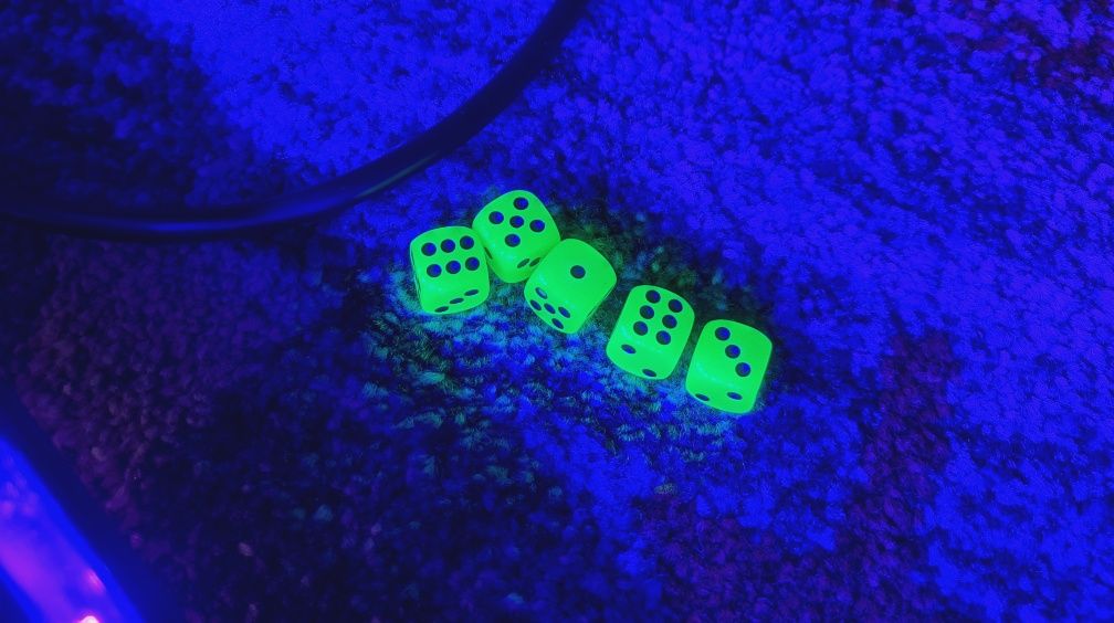 Светящиеся кубики игральные кости нарды зары D&D покер монополия игра