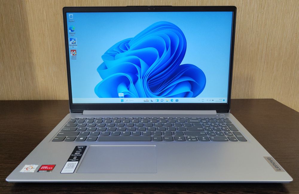 Lenovo 15,6", Athlon Silver 3050U, 8GB DDR4, 128Gb SSD
