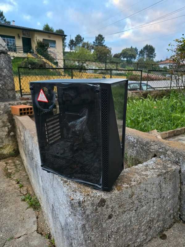 CAIXA Kolink Void RGB