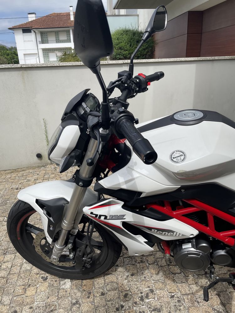 Benelli Bn 125 para venda (aceito troca por carros do mesmo valor)