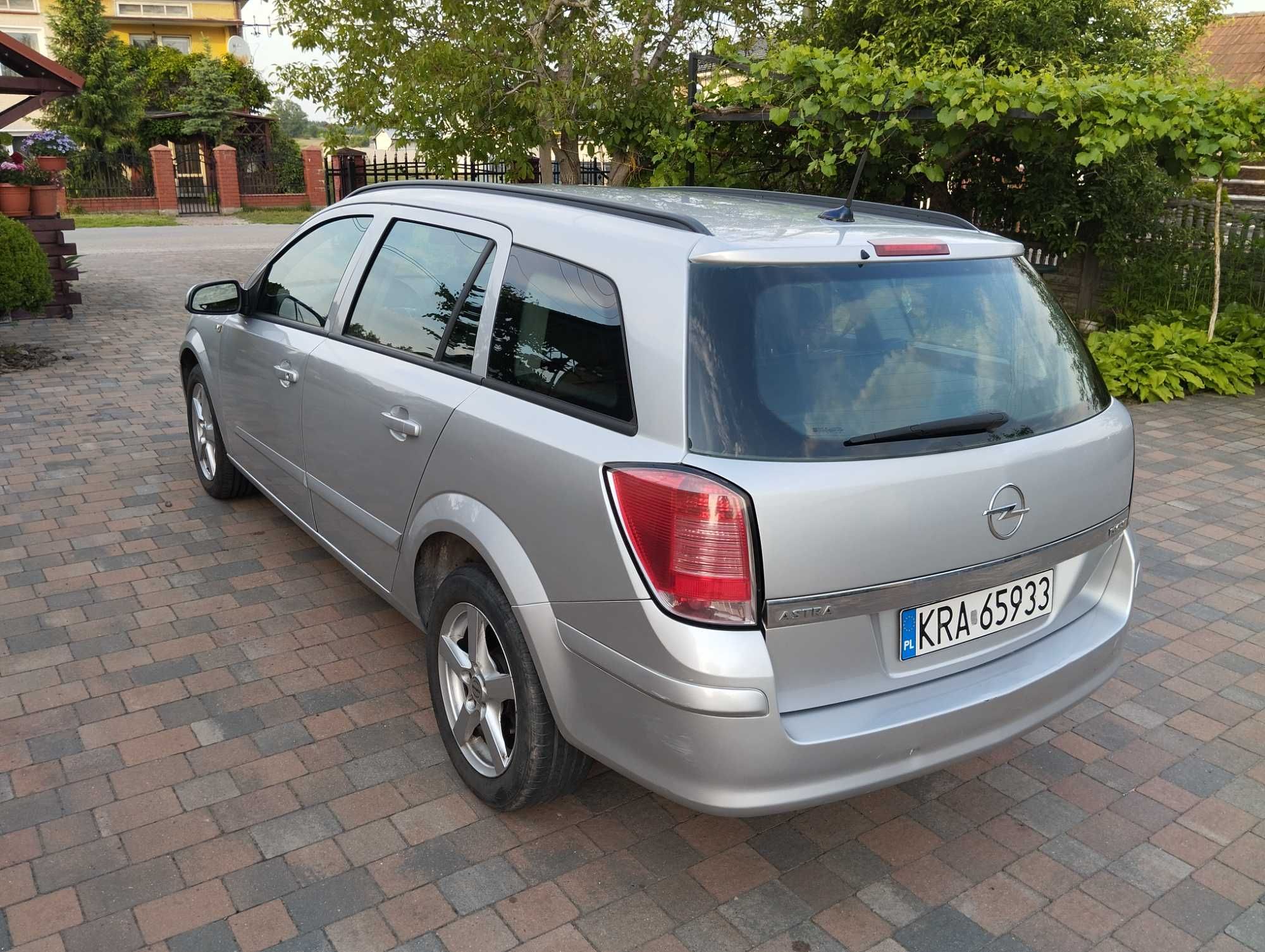 Opel Astra H Kombi 1.9CDTI 8v 120KM skrzynia 6-B 298tyś km 2009r KLIMA
