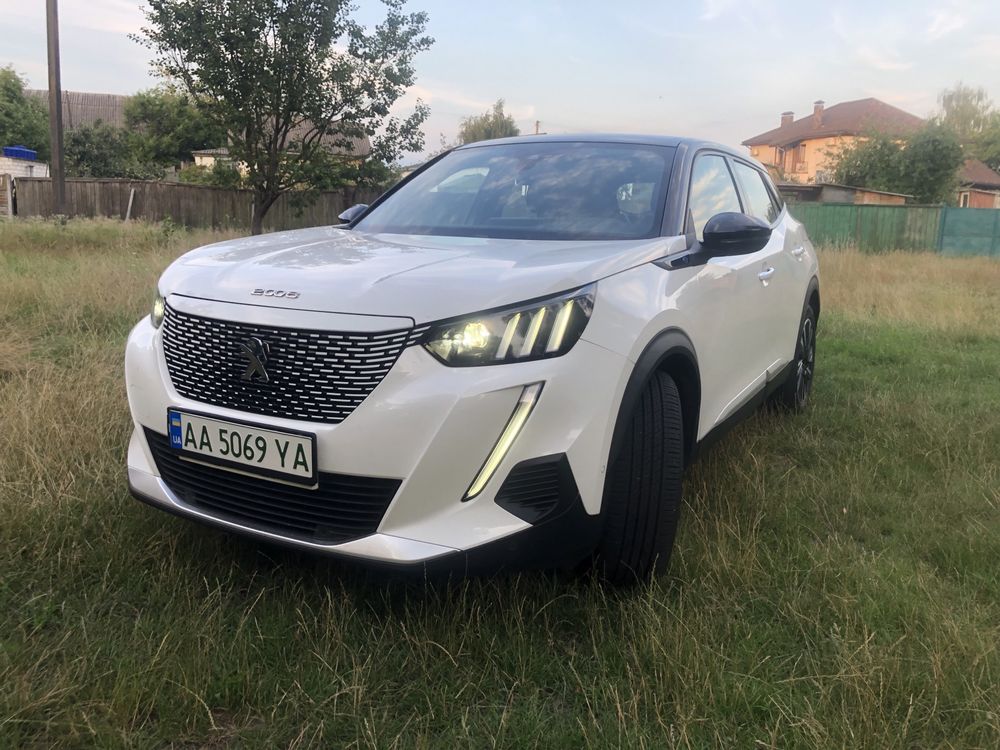 Peugeot e 2008 Пежо електромобіль