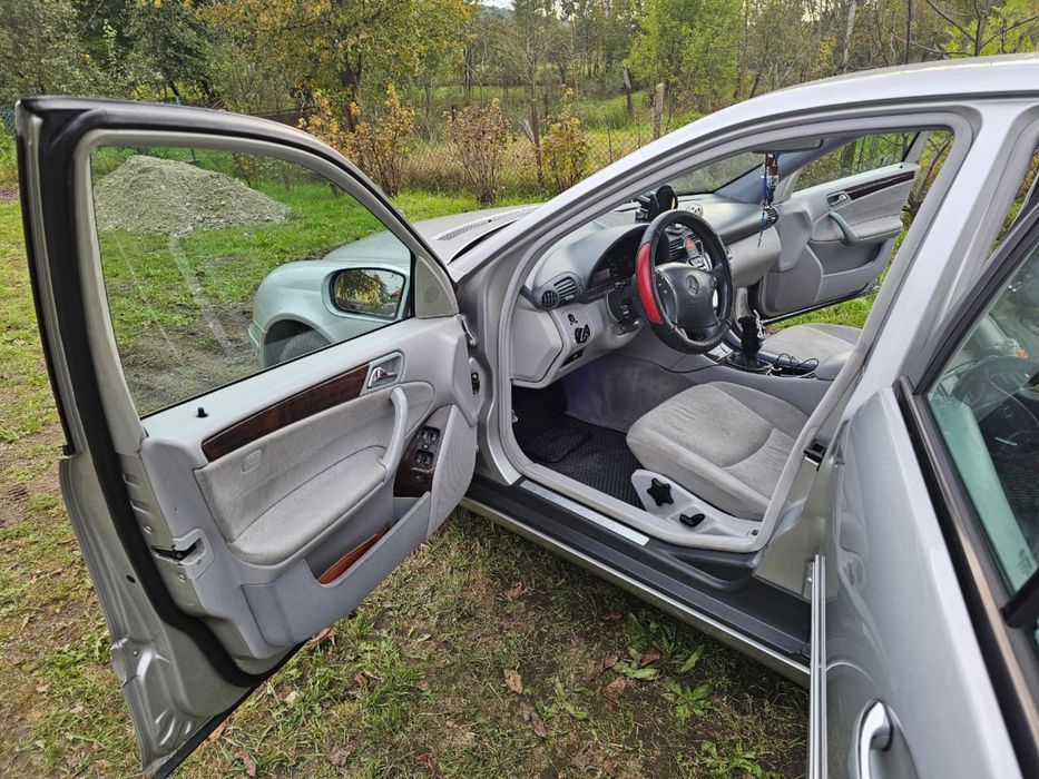 Мерсеес бенс с 303