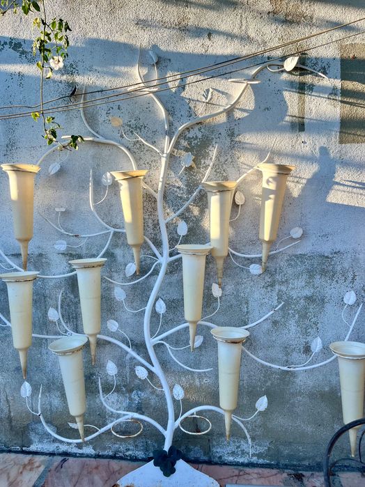 Estrutura em ferro forjado com baldes