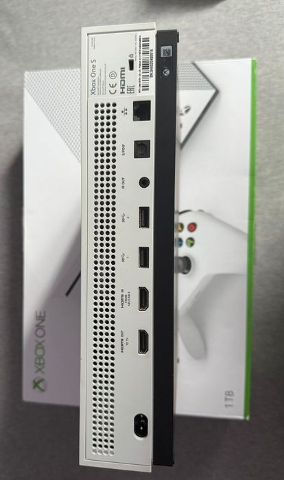 XBOX ONE S + Kinekt + 2 Pady + Gry
