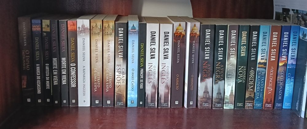 31 Livros de Daniel Silva e José Rodrigues dos Santos tamanho grande