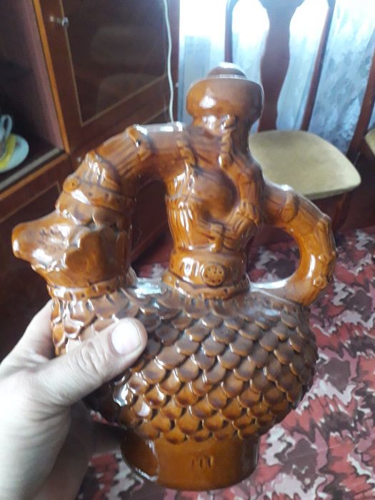 Продам старі речі. Статуетки. Картина. Глечик