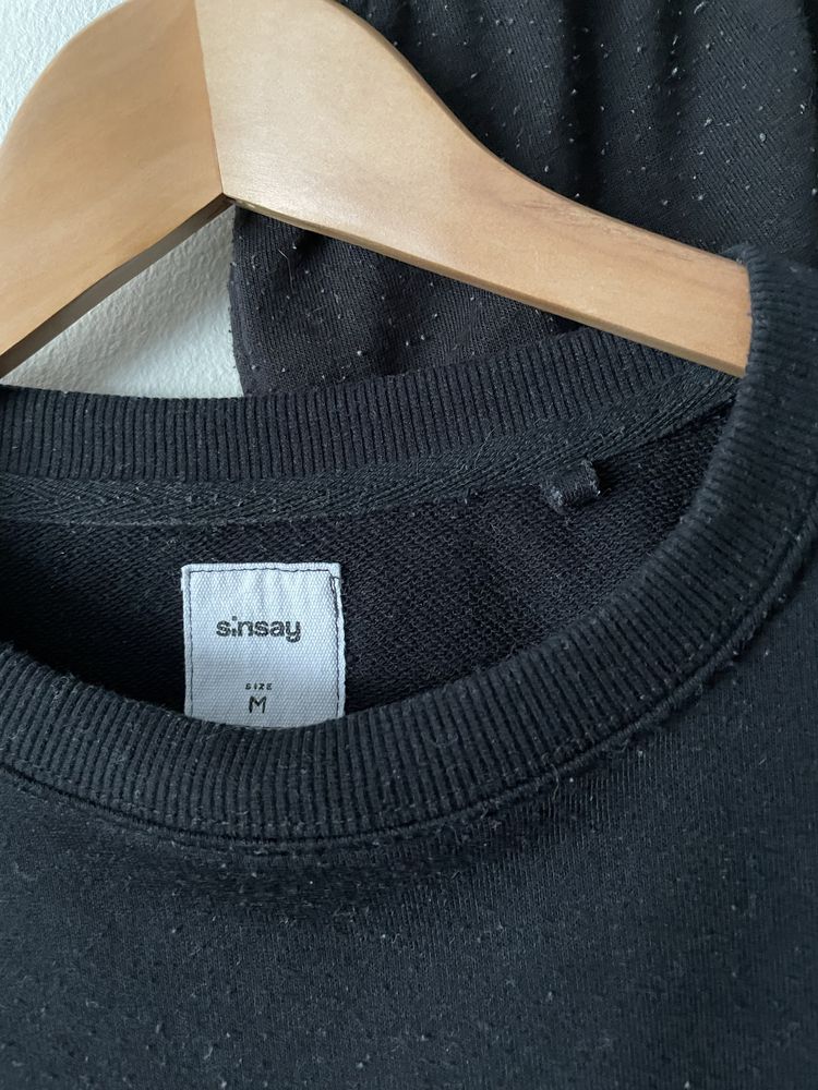 Czarny dres damski Sinsay rozmiar M joggery + bluza crop top