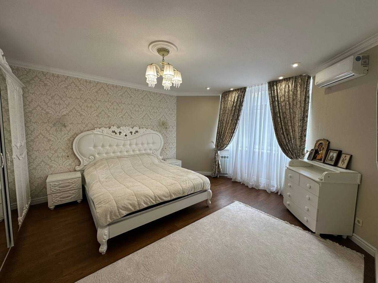 Продається  3-кімнатна квартира з дизайнерським ремонтом \113 м²
