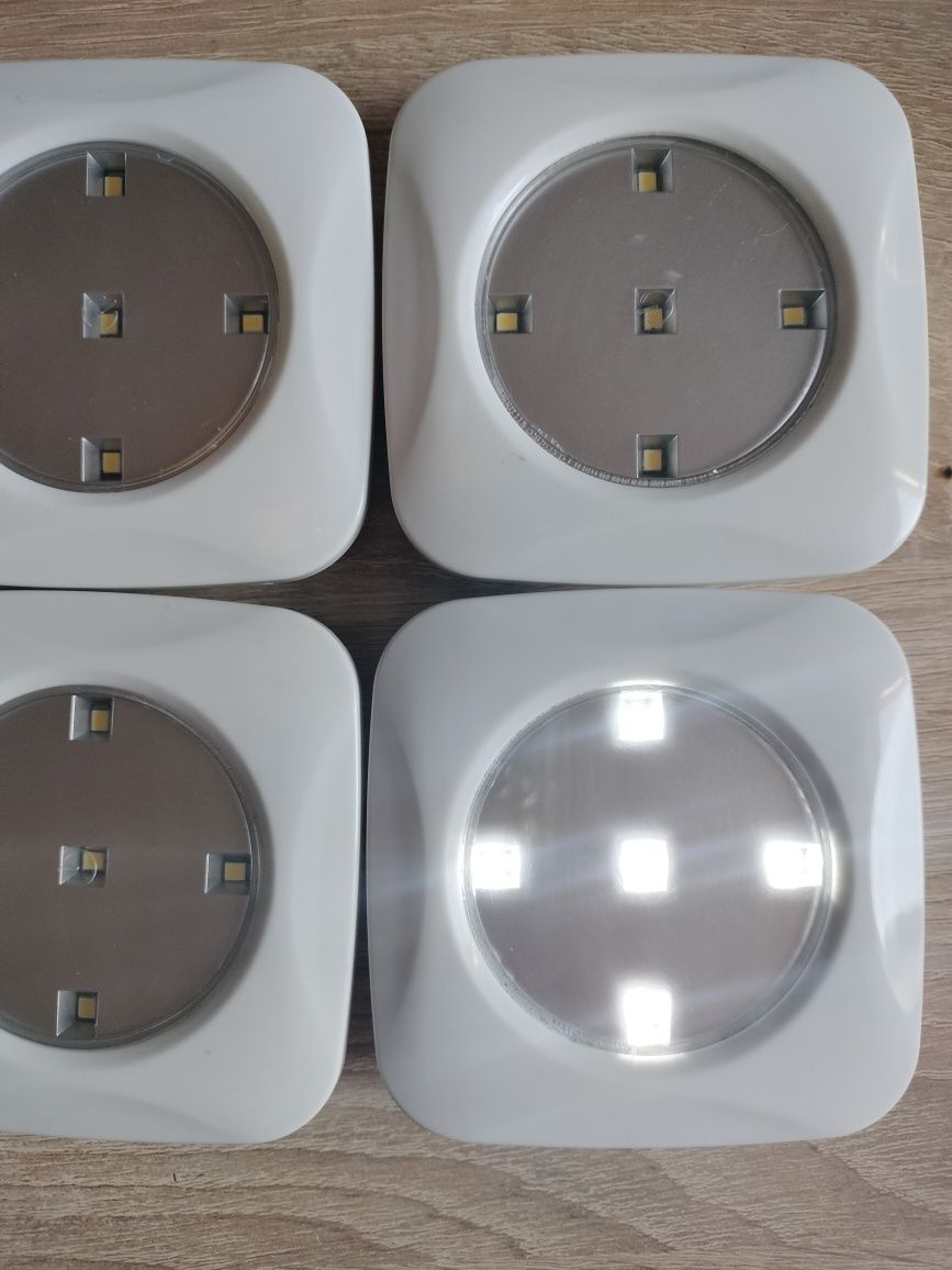 Lampki LED 4 szt.  plus pilot zdalnego sterowania