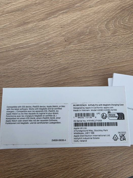 Продам AirPods Pro, правий навушник і кейс, оригінальні.