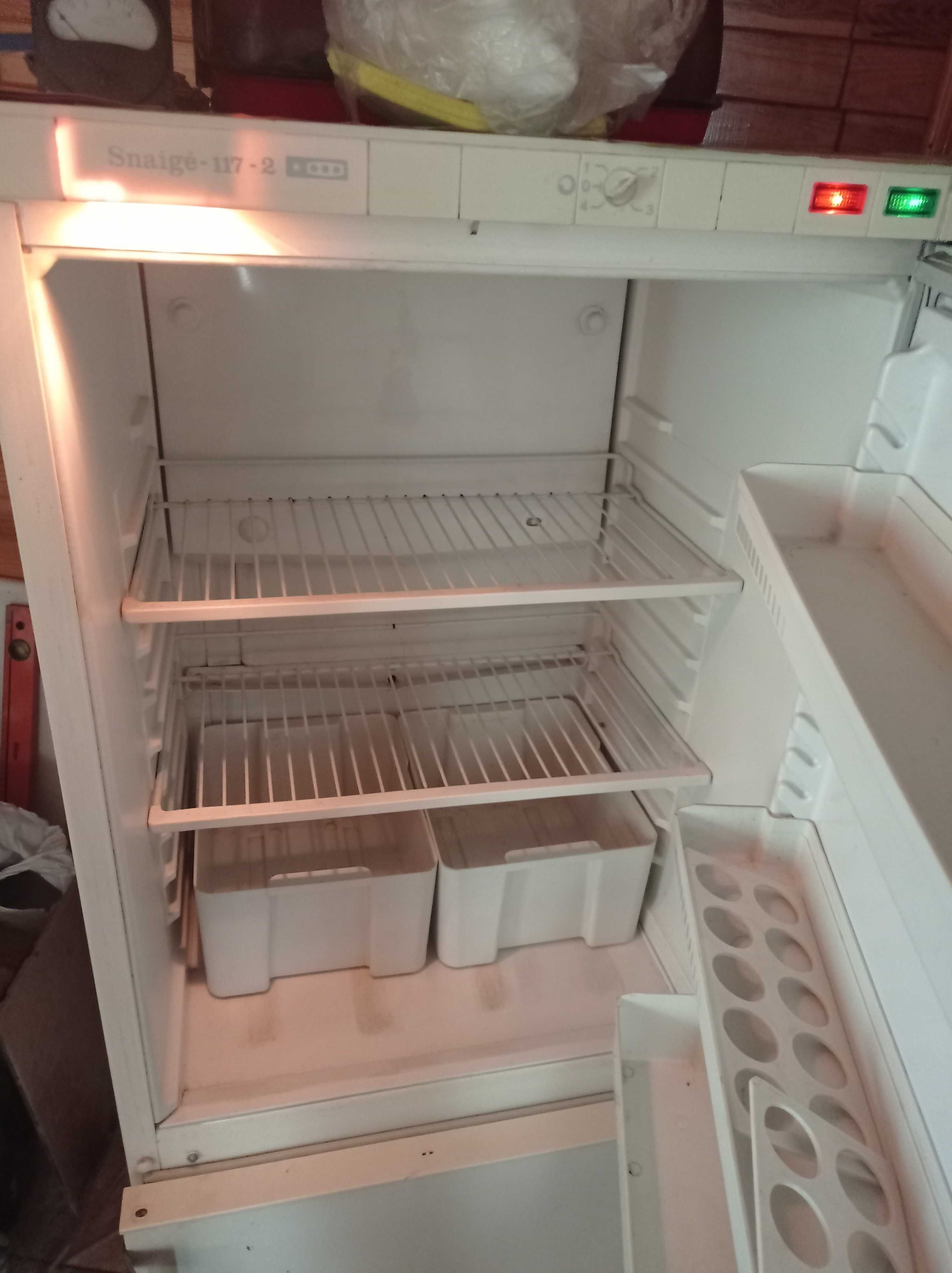 Продам холодильник снайге.175см.