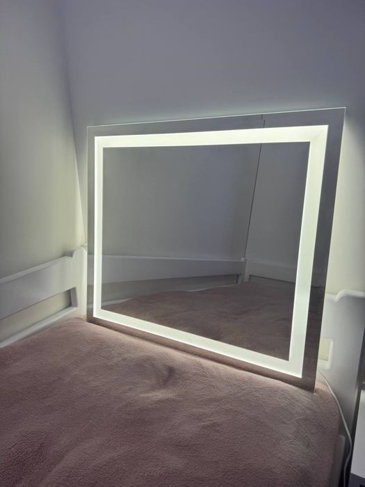 Дзеркало з LED підсвіткою