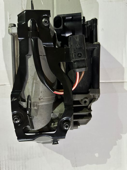 Компрессор пневмоподвески Мерседес GLC