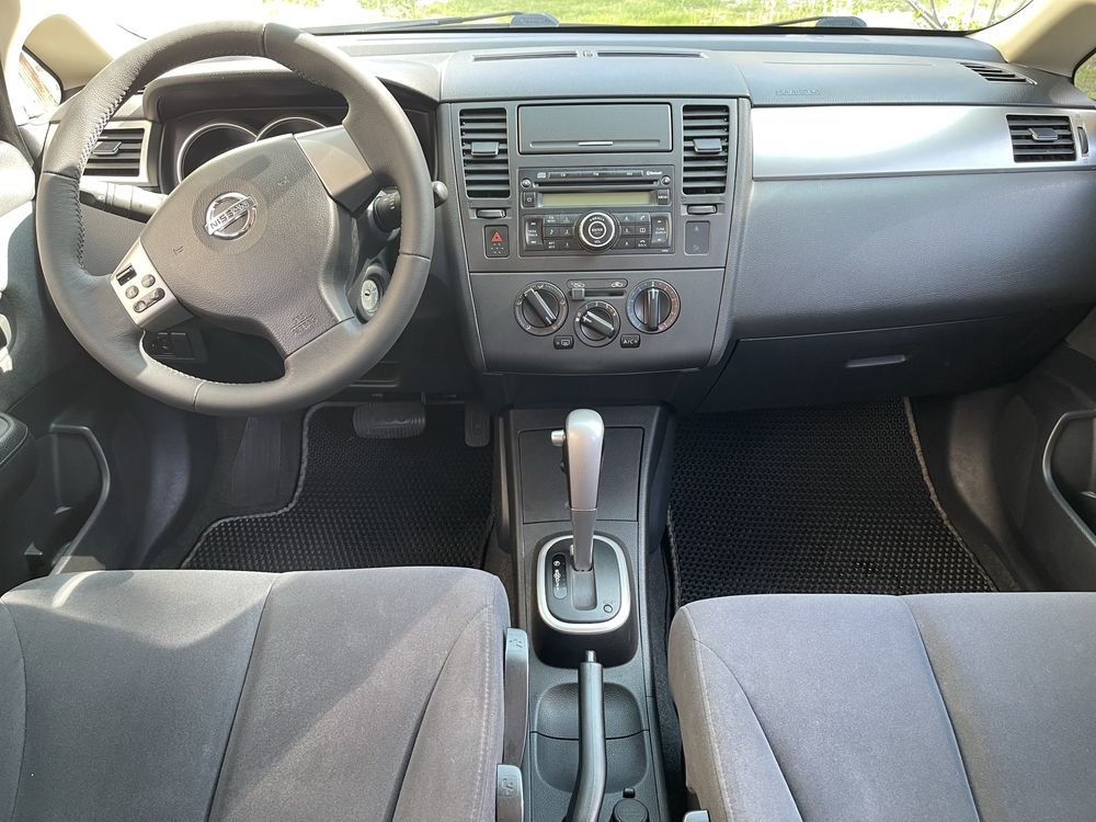 Nissan TIIDA автомобіль