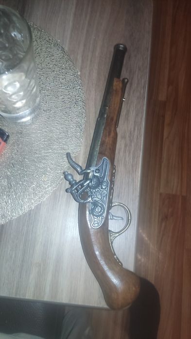 Pistolet skałkowy Replika