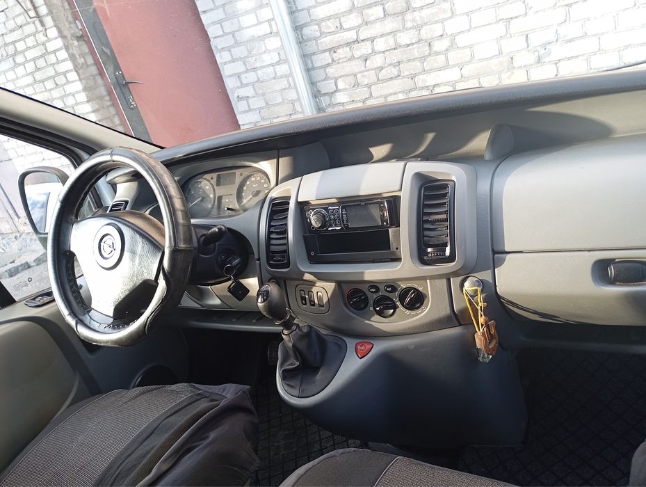 Продаж пасажирського буса Opel Vivaro 1.9 2006