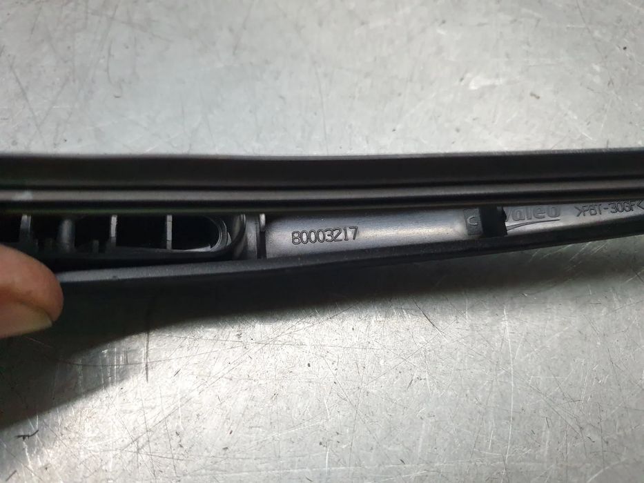 Haste / braço de escova limpa vidros trás PEUGEOT 208 II