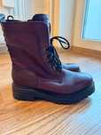 Bordowe skórzane buty Tamaris