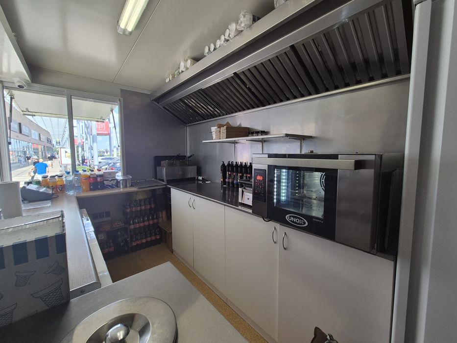 Przyczepa gastronomiczna 510cm x 220cm dwuosiowa
