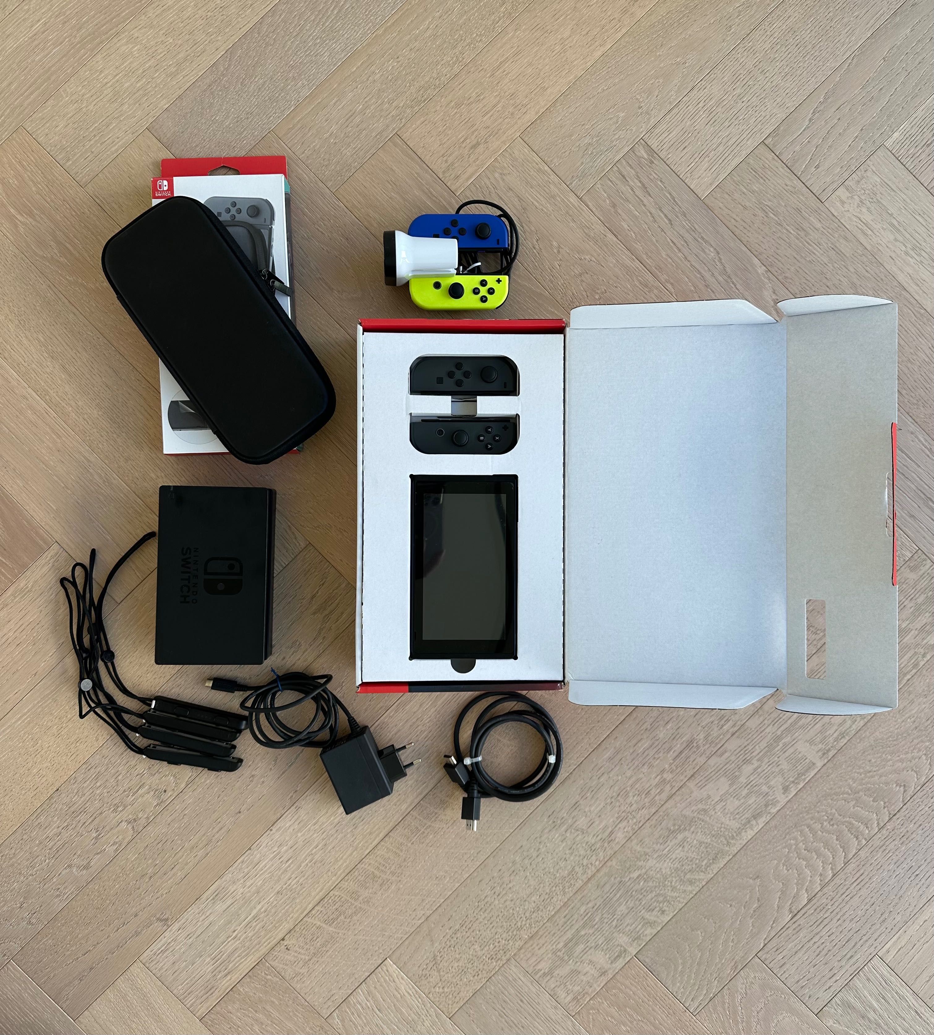Nintendo Switch V1 + 2 comandos + charging dock