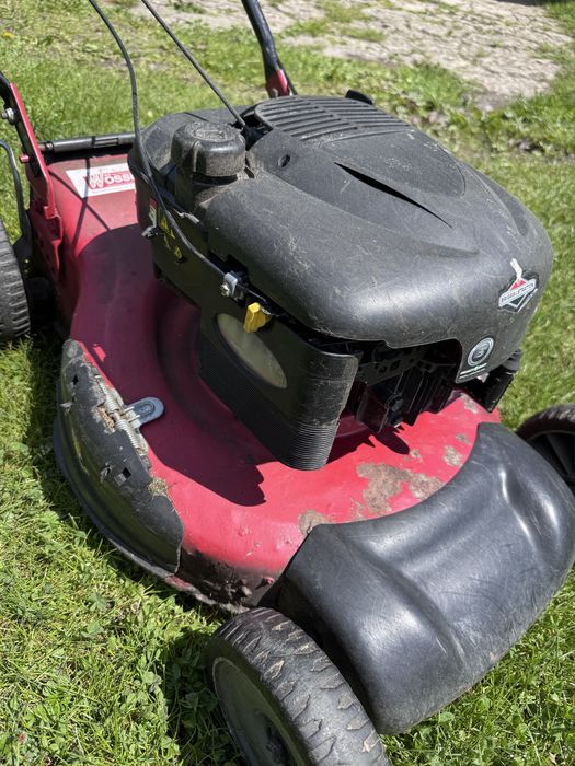Kosiarka Briggs&stratton 675 uszkodzona silnik częsci
