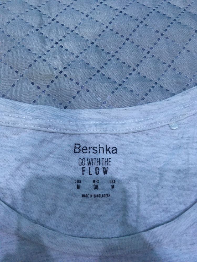 T-shirt Bershka nova