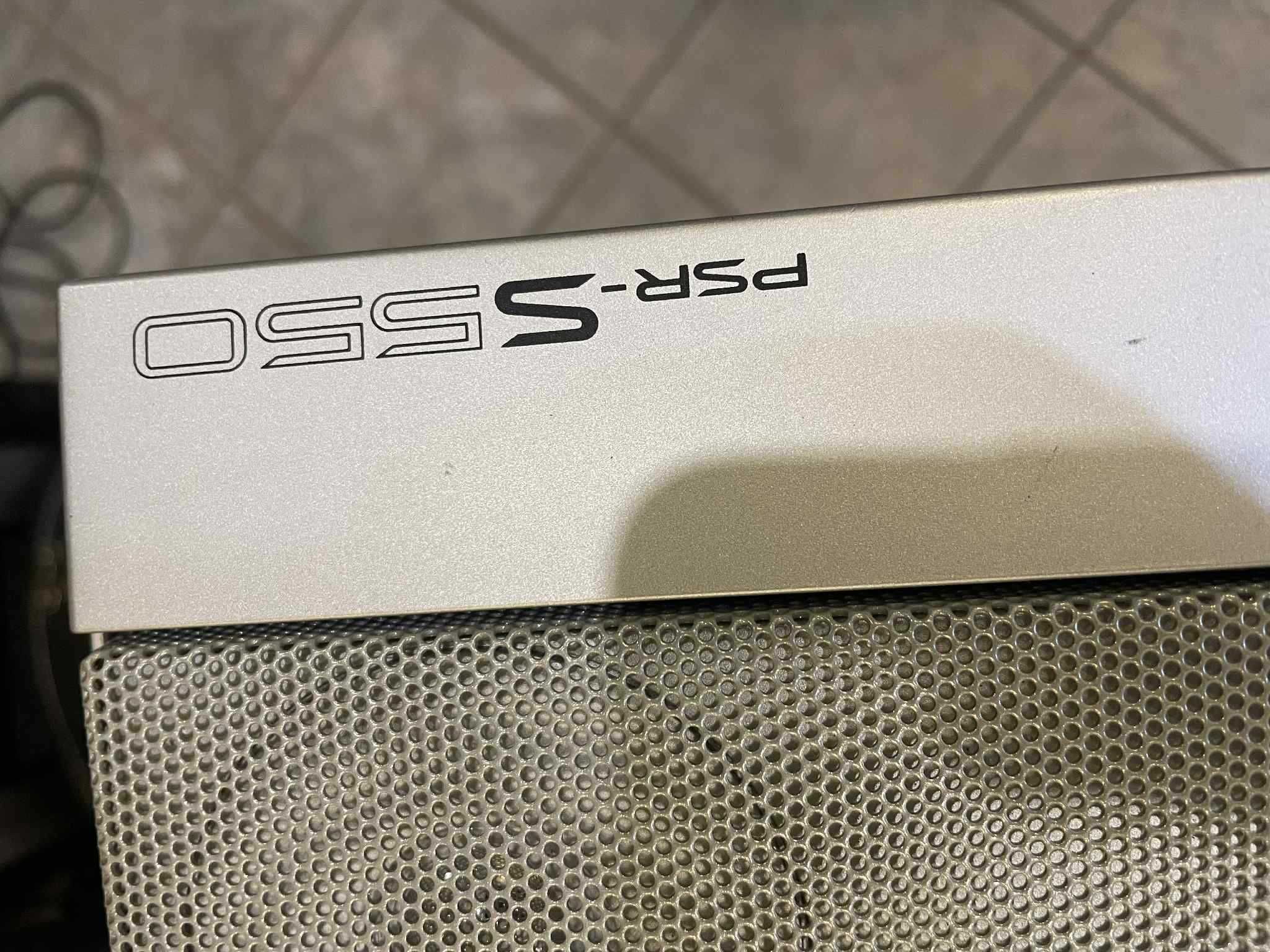Keyboard Yamaha PSR-S550