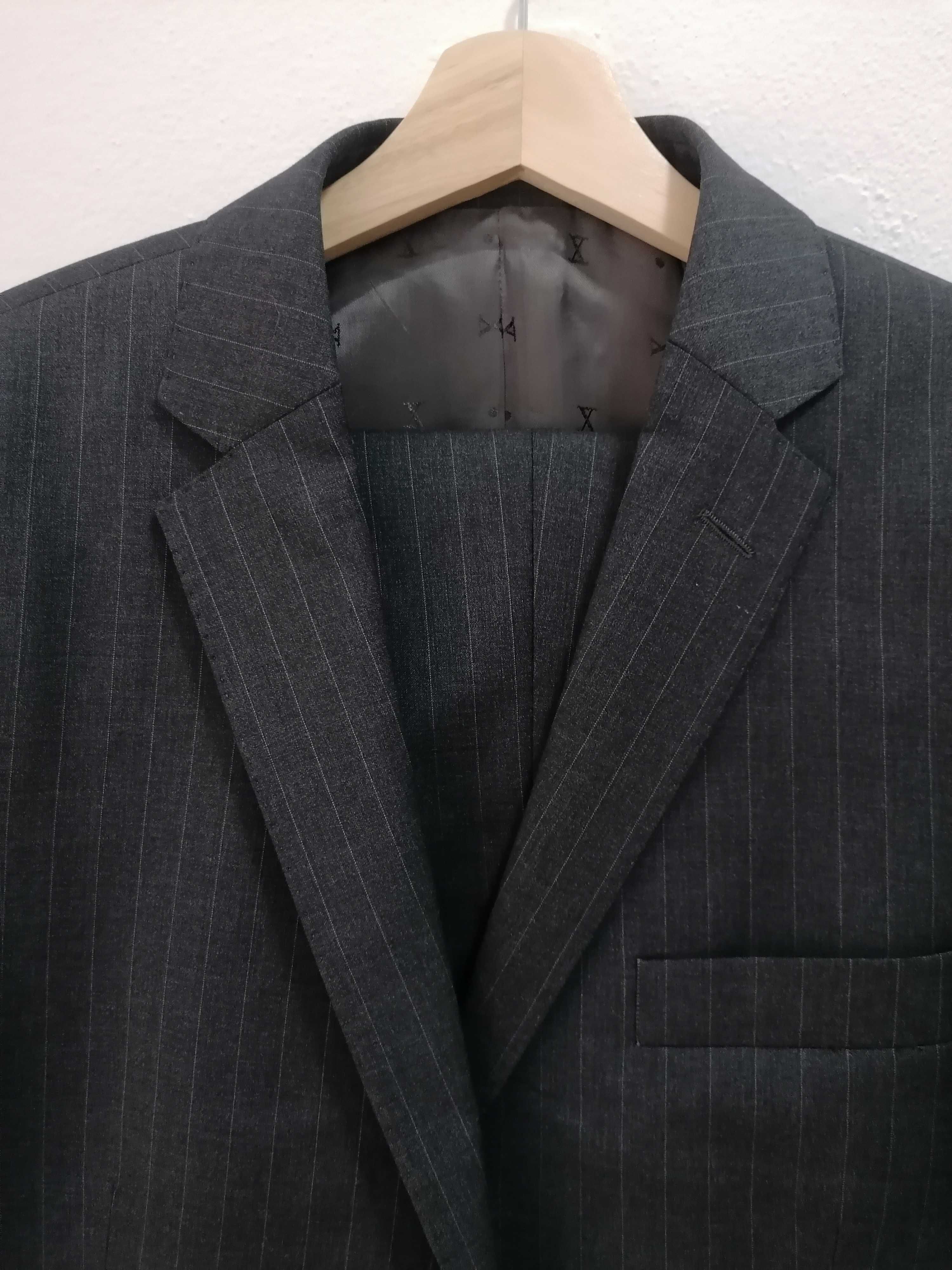 Fato Decenio Slim Fit Cinza Escuro - Tamanho Blazer 50 e Calça 42